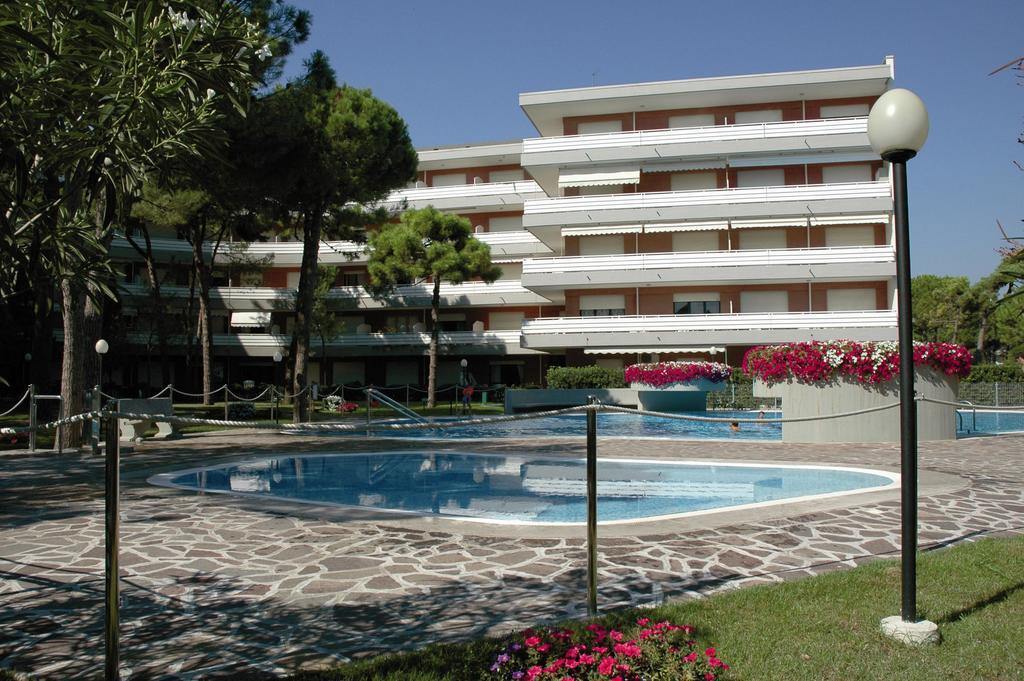 Appartamenti Meridiana Lignano Sabbiadoro Kültér fotó